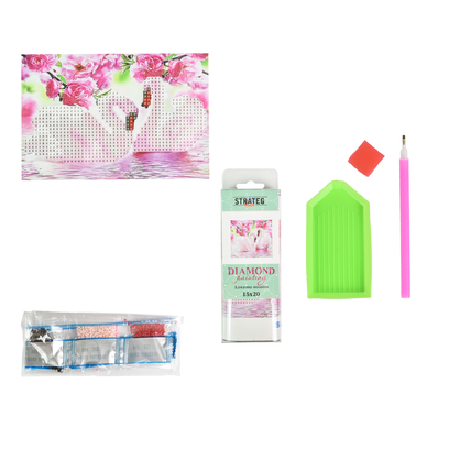 Фото, Відеоогляди алмазна мозаїка strateg преміум пара лебедів серед рожевих квітів без підрамника розміром 10х15 см (yab26246)