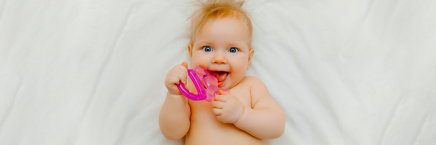 Брязкальця та прорізувачі для малюків : перші іграшки для розвитку